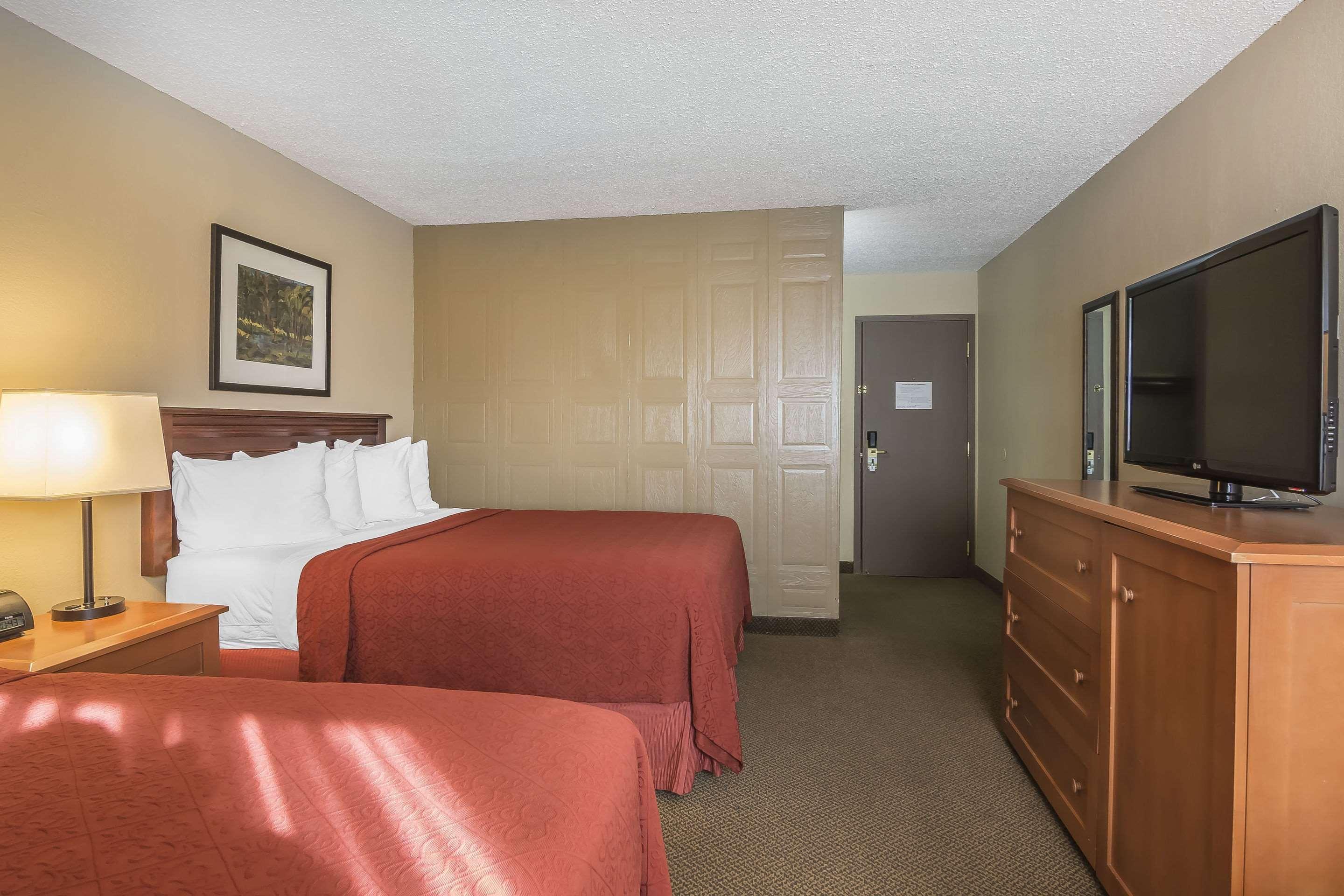 Quality Hotel & Conference Centre Fort Mcmurray Exteriör bild