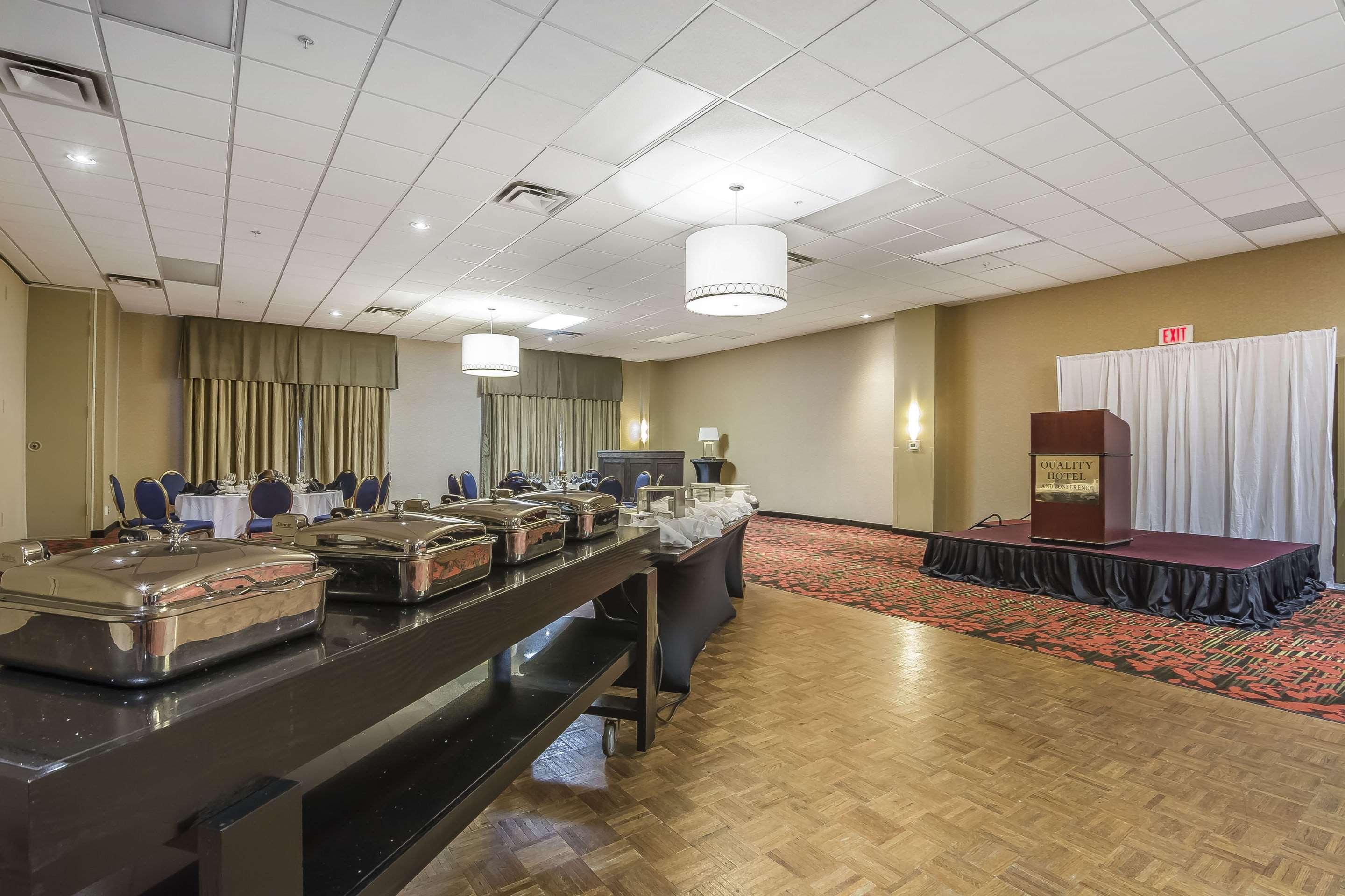 Quality Hotel & Conference Centre Fort Mcmurray Exteriör bild