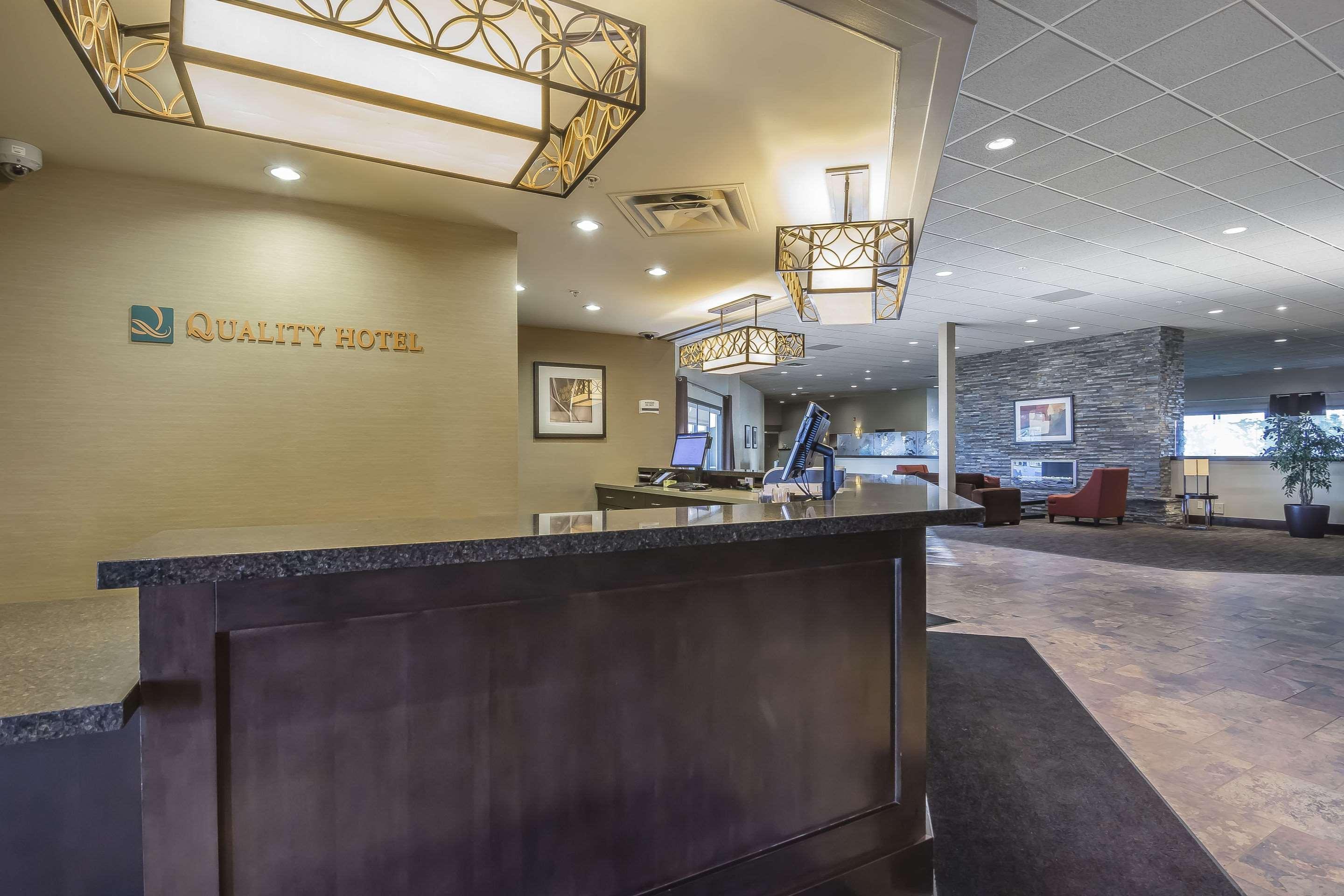 Quality Hotel & Conference Centre Fort Mcmurray Exteriör bild