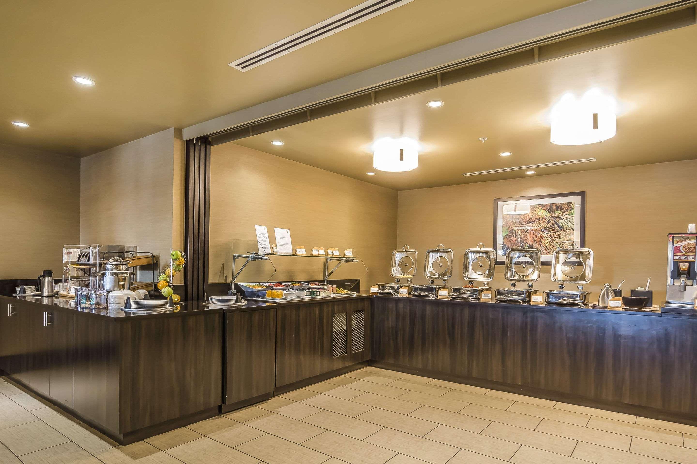 Quality Hotel & Conference Centre Fort Mcmurray Exteriör bild